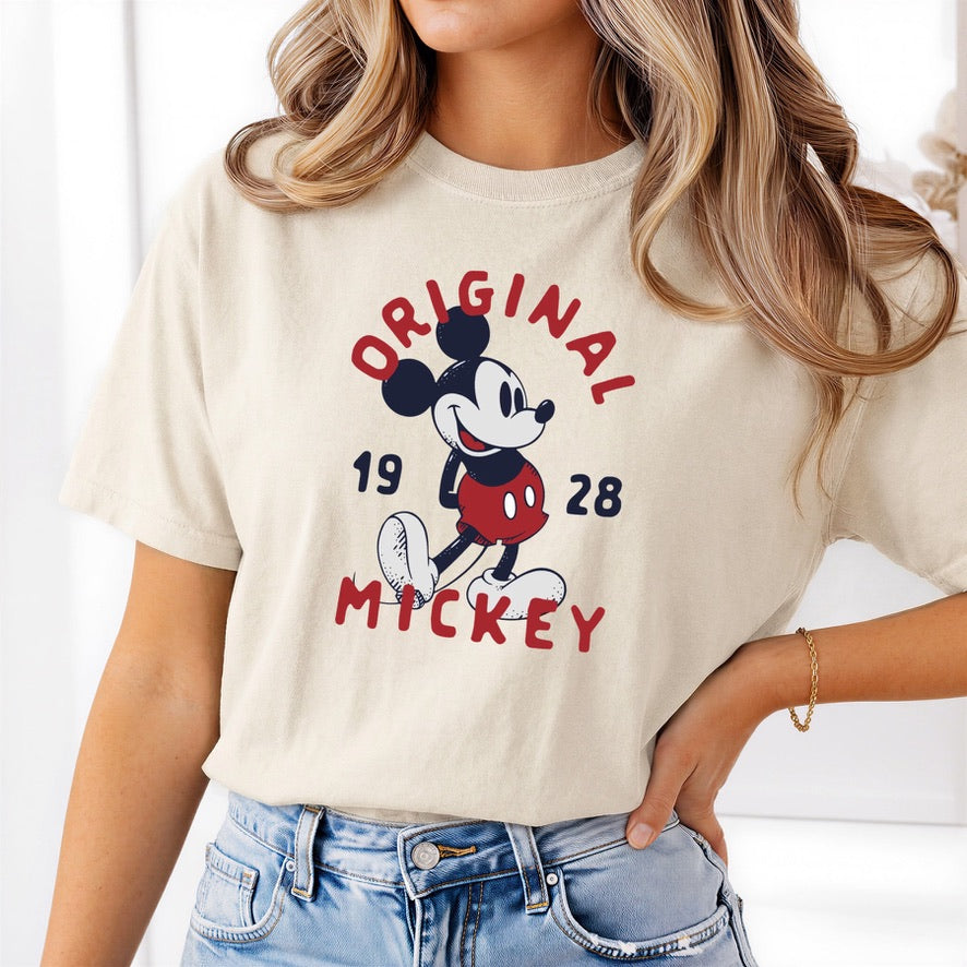 Original Mickey Disney T-shirt, Disney fashion, Disney clothes, Disney tops, Disney tee, Disney lover