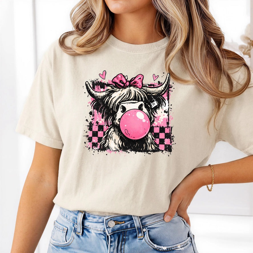 Highland Cow Bubblegum Graphic T-Shirt – Unisex Everyday Tee - Soft Cotton Comfort