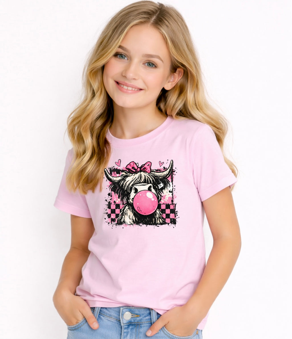 Highland Cow Kids Graphic T-Shirt – Cute Bubblegum Cow Design Girls Tee, Soft Cotton Youth Shirt