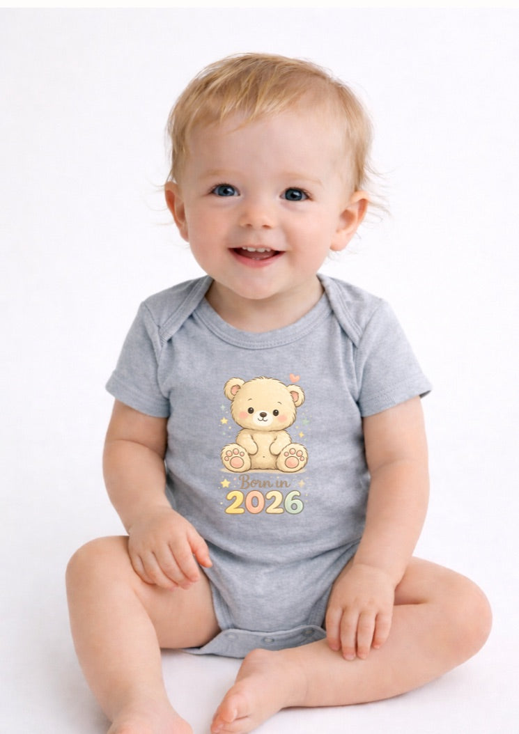 Born in 2026 Teddy Bear Baby Bodysuit – Cute Newborn Announcement Onesie, Neutral Baby Keepsake Outfit