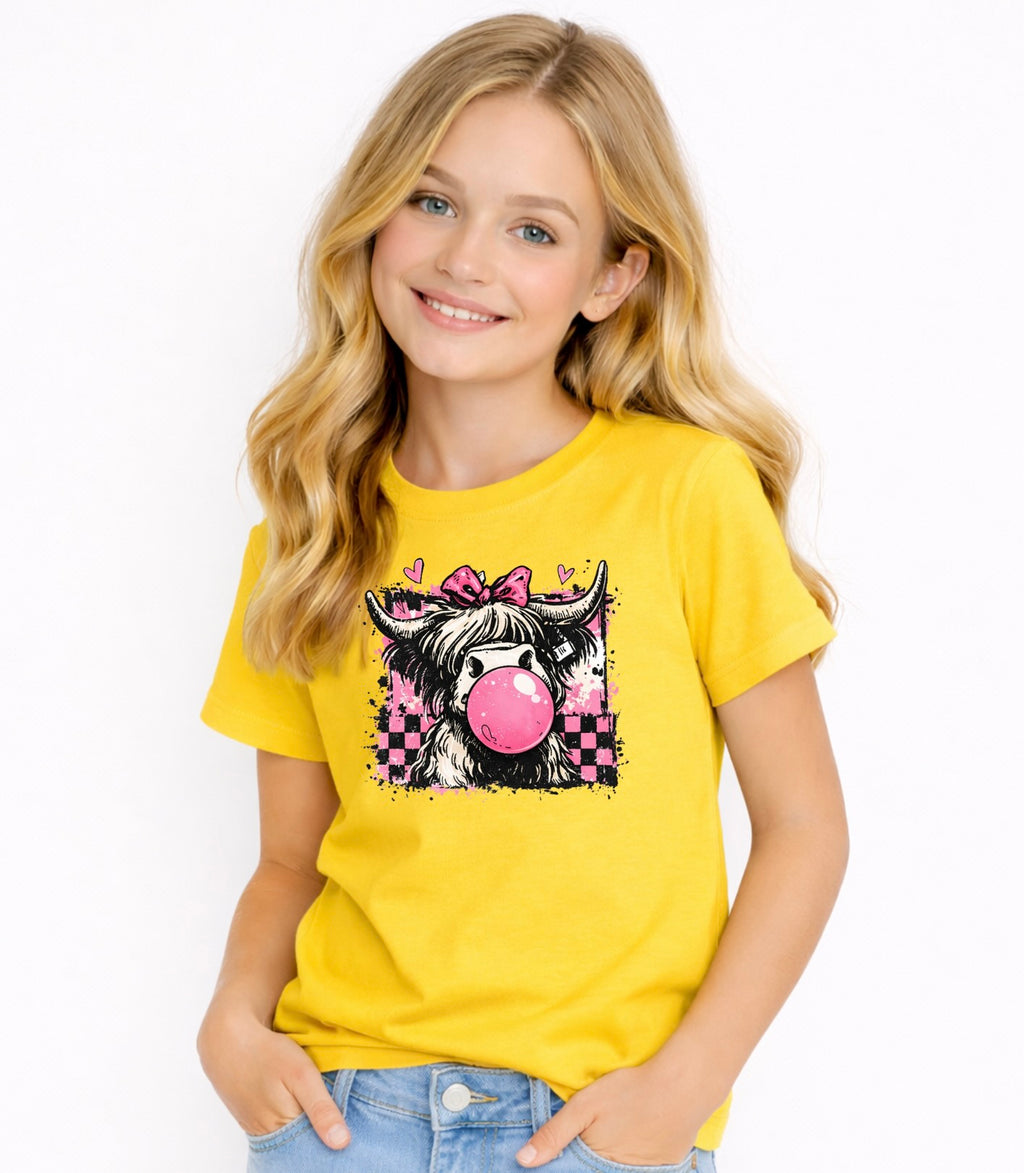 Highland Cow Kids Graphic T-Shirt – Cute Bubblegum Cow Design Girls Tee, Soft Cotton Youth Shirt